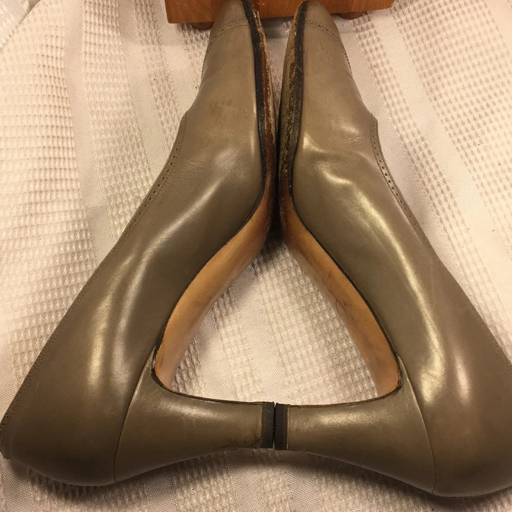 Salvatore Ferragamo leather pumps classic elegant